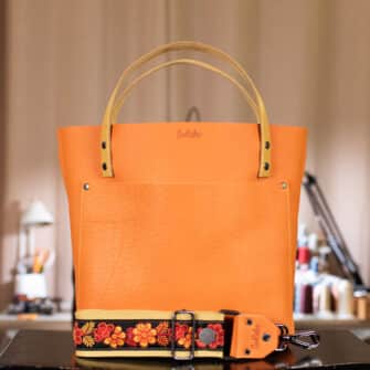 SoRetro Especial Reservo Perfect FYG Leather Crossbody Tote – Pumpkin Birb with Limited Retro Harvest Blooms on Mustard Cotton Webbing – Gunmetal Hardware