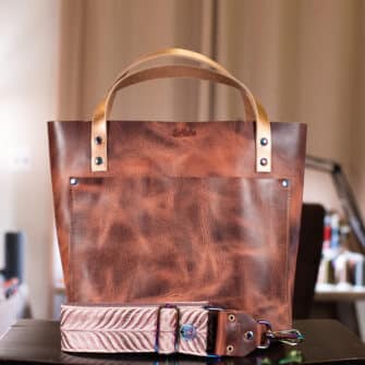 SoRetro Especial Reservo Perfect FYG Leather Crossbody Tote – Aged Oak Barrel No. 11 with Exclusivo Fantasy Feathers Rose Dusk on Dusty Rose Cotton Webbing – Chromalusion Hardware