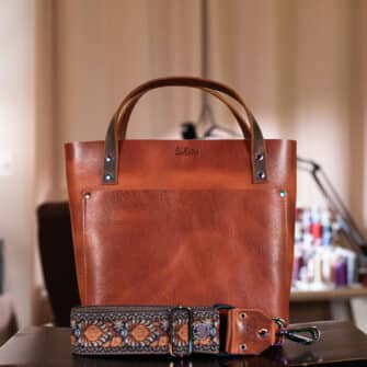 SoRetro Especial Mini+ FYG Leather Crossbody Tote – Crispy Gingerbro with Saugatuck Dunes on Dark Olive Cotton Webbing – Chromalusion Hardware