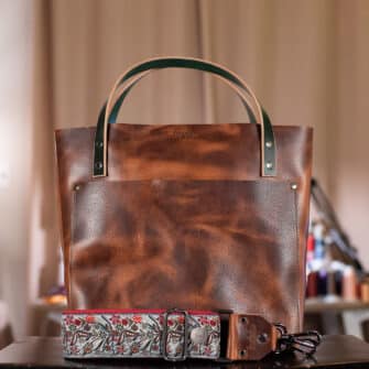 SoRetro Especial Reservo Perfect FYG Leather Crossbody Tote – Queen Anne's Revenge with Limited Winter Berry Festival on Dragonfruit Cotton Webbing – Gunmetal Hardware