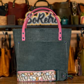 SoRetro Verdura Perfect FYG Leather Crossbody Tote – La Tela Grigia with Exclusivo Grove Park Gardens Gray on Pink Cotton Webbing – Chromalusion Hardware