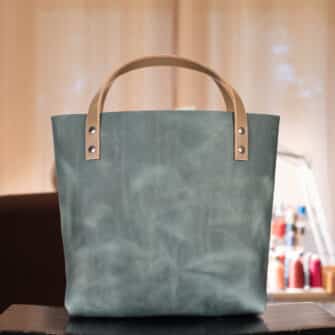 Alternative view of SoRetro Especial Reservo Perfect FYG Leather Crossbody Tote – Graywolf with Heritage Garden Bay Pastel on Gray Cotton Webbing – Gunmetal Hardware