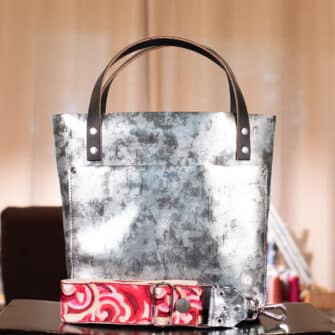 Dave – Round 2 – SoRetro Verdura Perfect FYG Leather Crossbody Tote – Ghiacciaio Diet Coko with Exclusivo Casino Carpet Scarlet on Light Gray Cotton Webbing – Silver Hardware