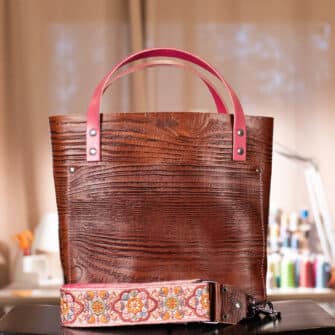 SoRetro Verdura Perfect FYG Leather Crossbody Tote – Palissandro with Exclusivo Mercado Merlot on Hot Pink and Beige Lattice Webbing – Gunmetal Hardware